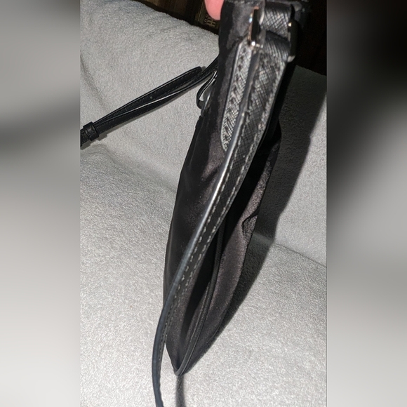 Michael Kors Kelsey crossbody bag. - Picture 7 of 16